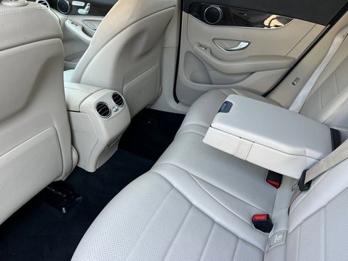 Used 2018 Mercedes-Benz GLC 300 4MATIC image 27