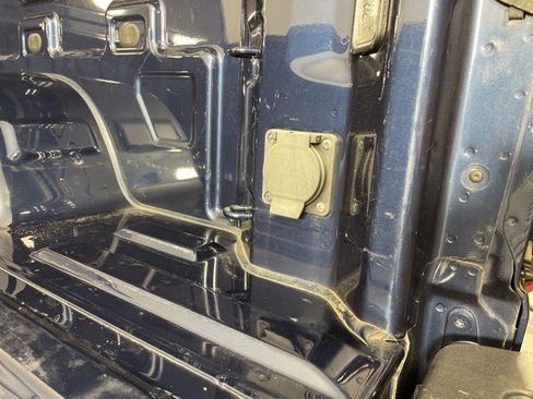 Used 2022 Chevrolet Silverado 1500 LT AWD/4WD image 38