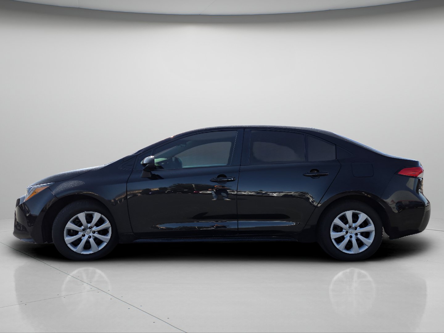 Used 2023 Toyota Corolla LE w/ Carpet Mat Package (TMS) FWD image 17
