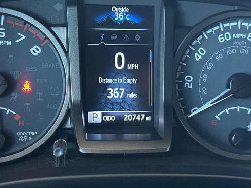 Used 2021 Toyota Tacoma TRD Off-Road w/ Technology Package AWD/4WD image 28
