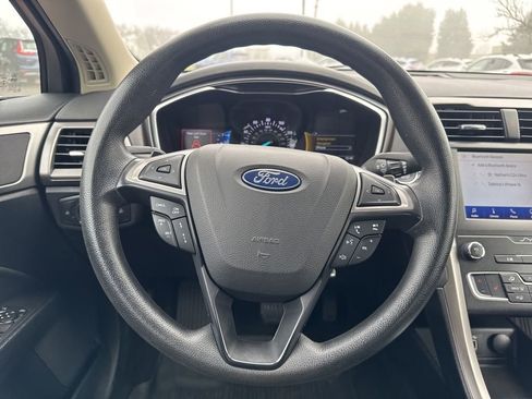 Used 2020 Ford Fusion SE image 22