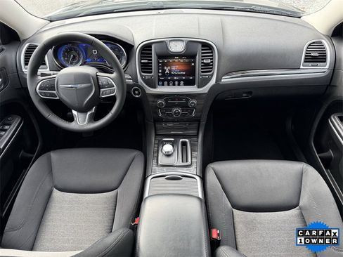 Used 2022 Chrysler 300 Touring image 14