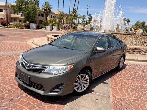 Used 2013 Toyota Camry LE FWD image 14