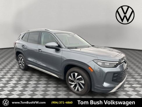 Certified 2025 Volkswagen Tiguan S image 1