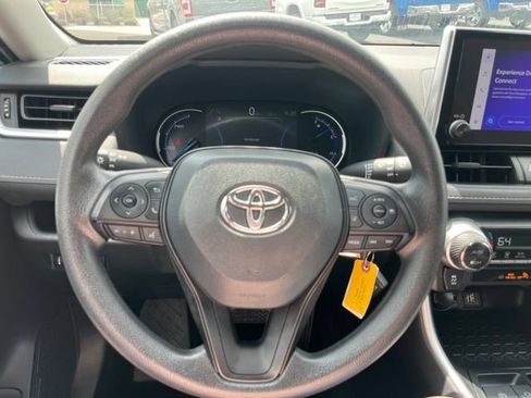 Used 2024 Toyota RAV4 LE AWD/4WD image 33