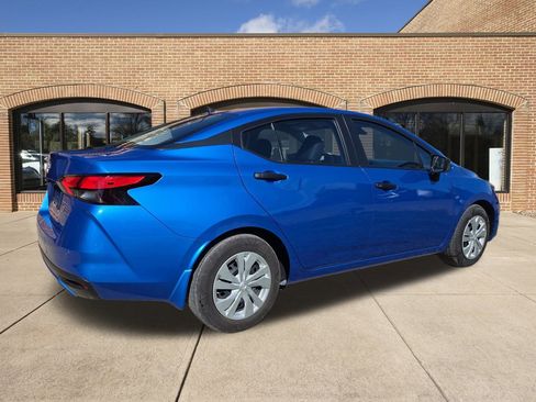 Used 2024 Nissan Versa S w/ Trunk Package image 3