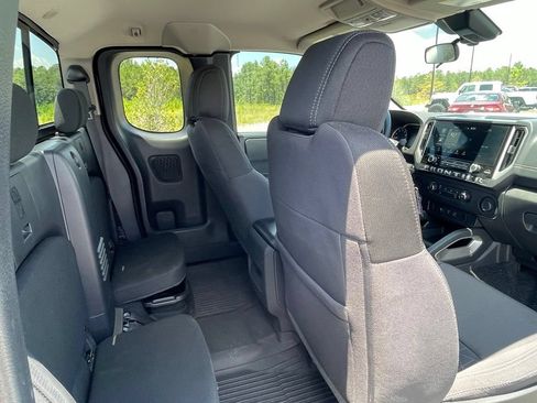 Used 2025 Nissan Frontier SV RWD image 43