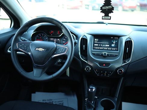 Used 2017 Chevrolet Cruze LT image 30
