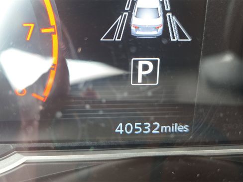 Used 2023 Nissan Versa SR w/ Trunk Package image 11