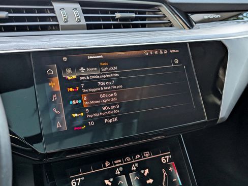 Used 2021 Audi e-tron Premium w/ Towing Package image 51