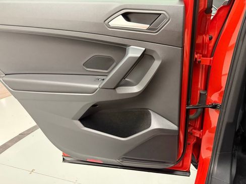 Used 2019 Volkswagen Tiguan SE w/ Panoramic Sunroof Package image 23