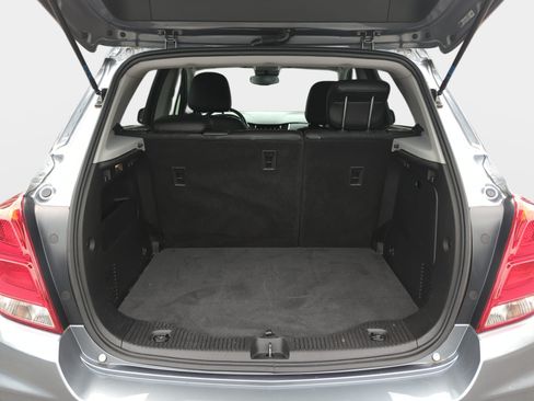 Used 2020 Chevrolet Trax LT w/ LT Convenience Package FWD image 10