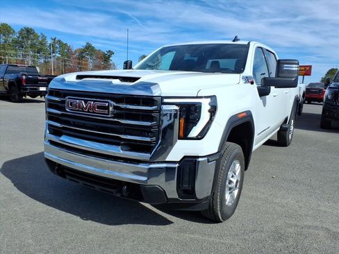New 2026 GMC Sierra 2500 SLE image 3