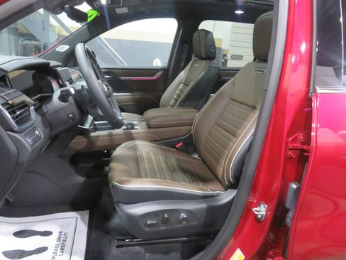 Used 2026 GMC Acadia Denali Ultimate AWD/4WD image 13