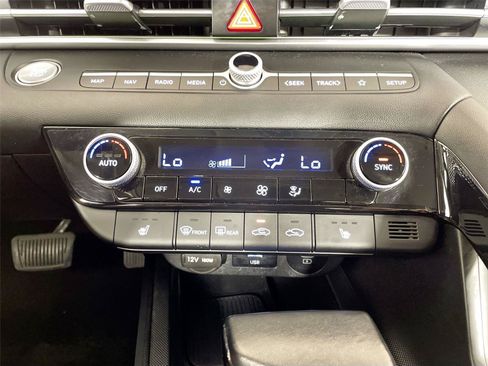 Used 2024 Hyundai Elantra Limited FWD image 9