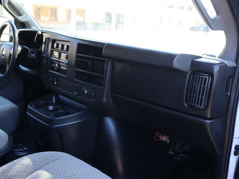 Used 2017 Chevrolet Express 2500 image 21