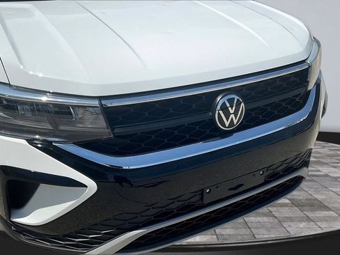 Used 2024 Volkswagen Taos SE FWD image 10