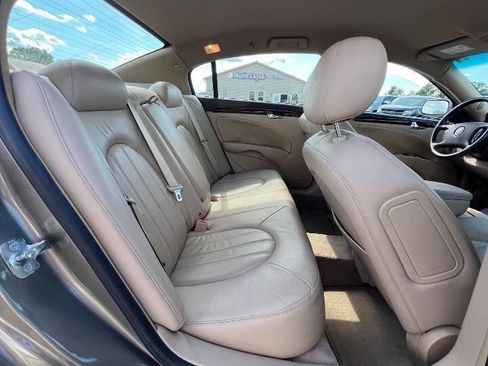 Used 2010 Buick Lucerne CXL FWD image 15