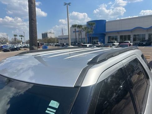 Used 2017 Ford Explorer XLT w/ Equipment Group 202A image 8