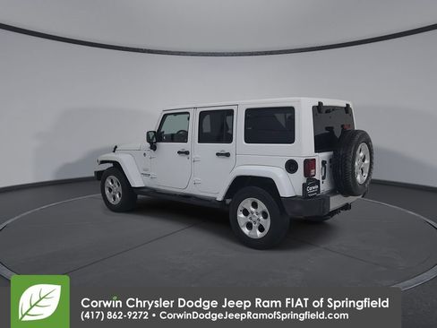 Used 2013 Jeep Wrangler Unlimited Sahara w/ Connectivity Group AWD/4WD image 10