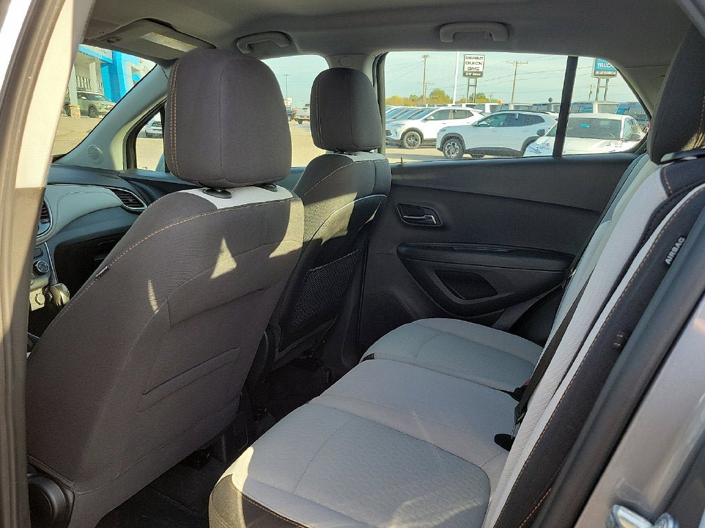 Used 2020 Chevrolet Trax LS FWD image 9