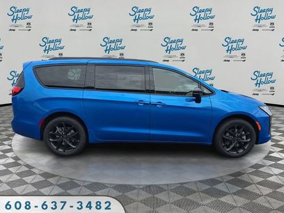 New 2027 Chrysler Pacifica Limited w/ Trailer Tow Group