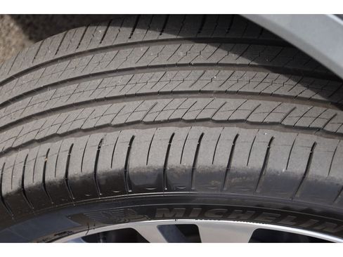 Used 2025 Cadillac XT6 Premium Luxury image 11