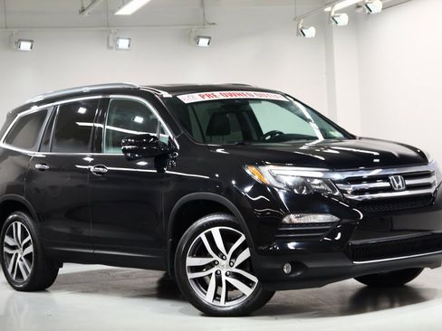 Used 2016 Honda Pilot Touring image 2