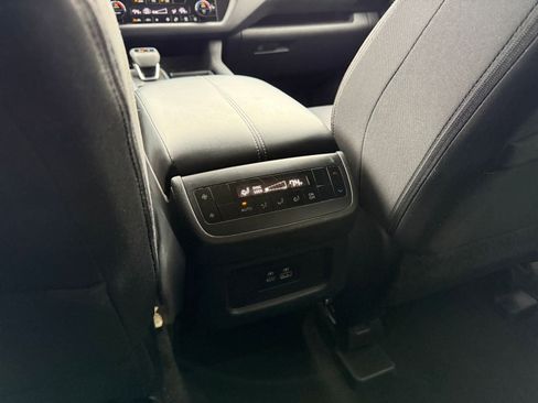 Used 2025 Nissan Pathfinder SV image 24