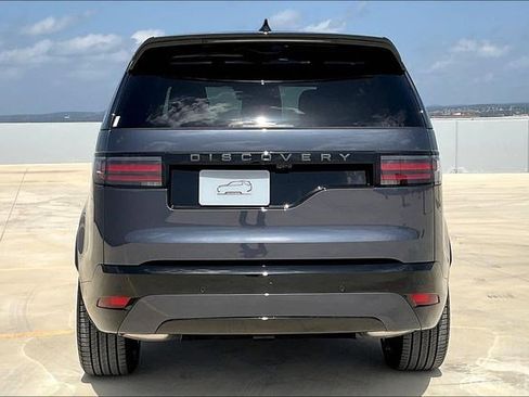 New 2025 Land Rover Discovery Dynamic SE image 4