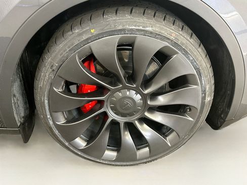 Used 2022 Tesla Model Y Performance AWD/4WD image 11