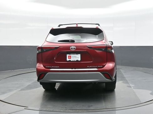 Certified 2025 Toyota Highlander LE AWD/4WD image 8