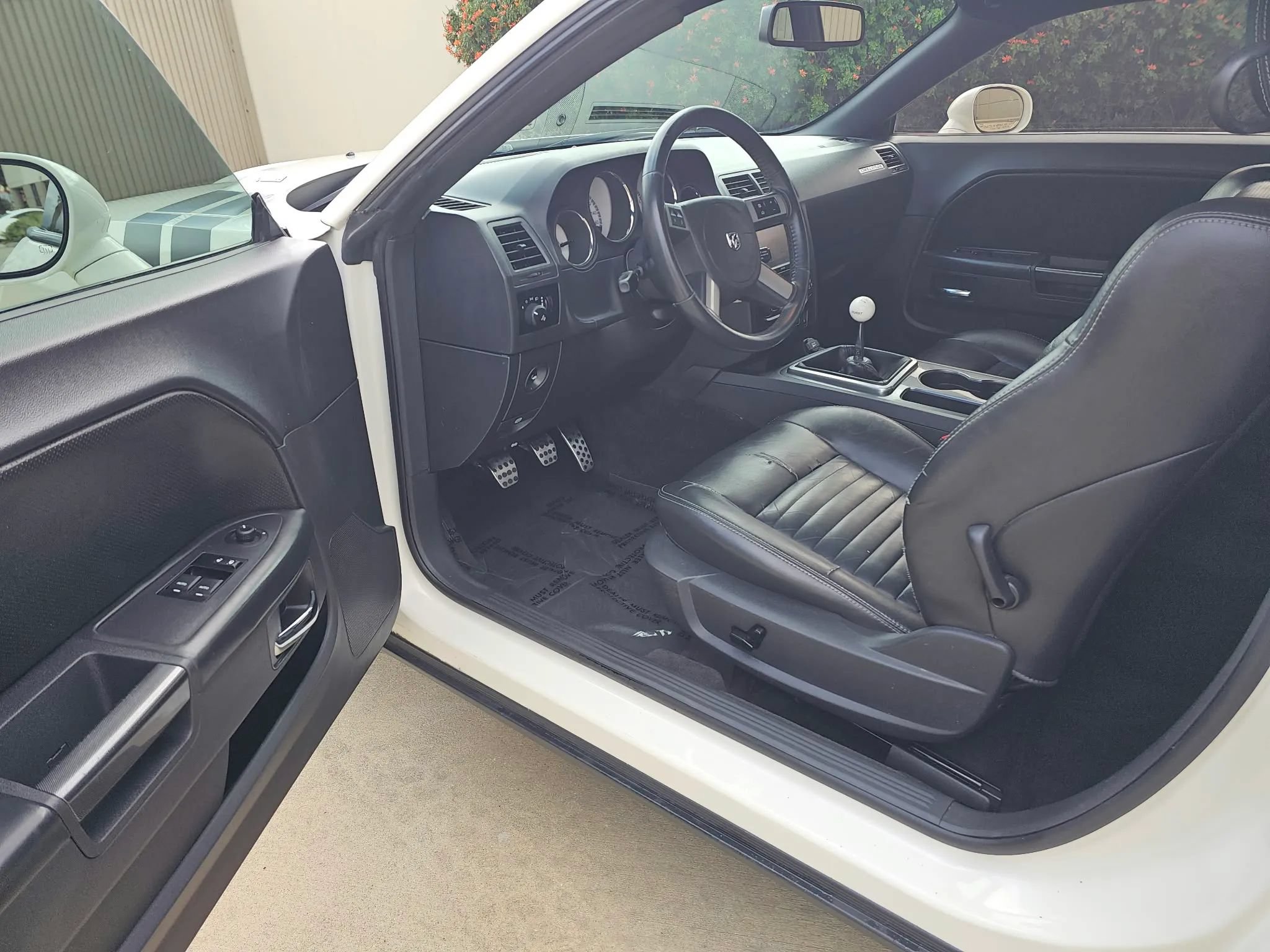 Used 2010 Dodge Challenger R/T RWD image 10