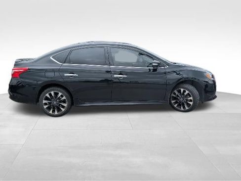Used 2019 Nissan Sentra SR image 2