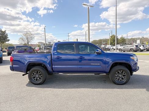 Used 2023 Toyota Tacoma SR5 w/ Technology Package image 2