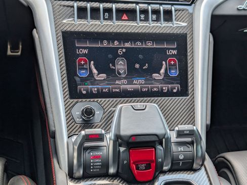 Used 2020 Lamborghini Urus AWD/4WD image 26