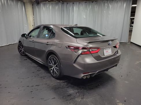 Used 2022 Toyota Camry SE image 6