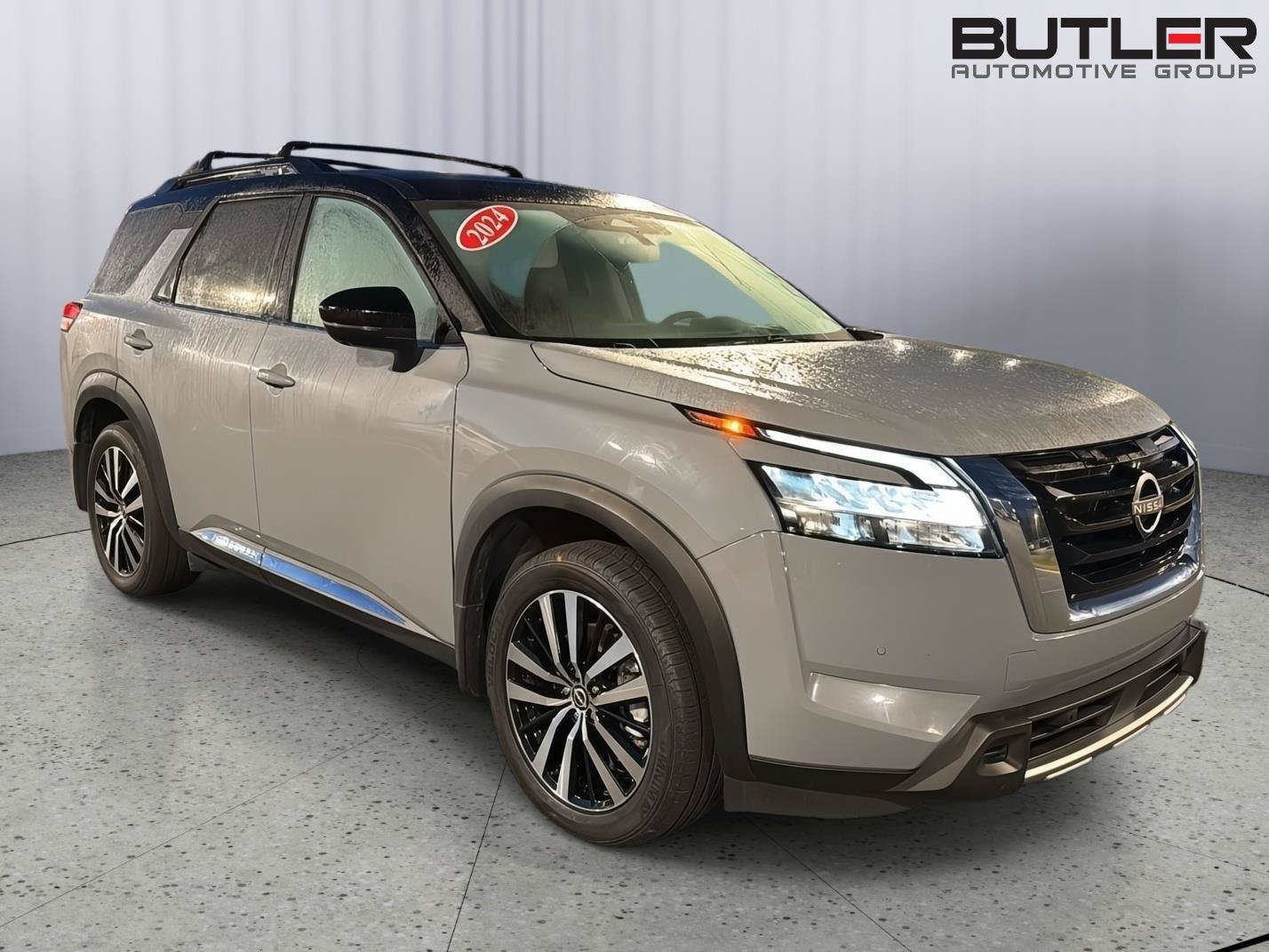 Used 2024 Nissan Pathfinder Platinum FWD image 8
