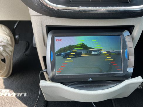 Used 2012 Dodge Grand Caravan Crew FWD image 16