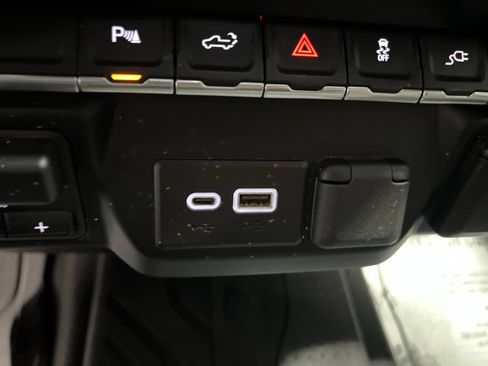 Used 2022 Chevrolet Silverado 2500 LT AWD/4WD image 33