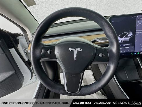 Used 2020 Tesla Model 3 Standard Range RWD image 11