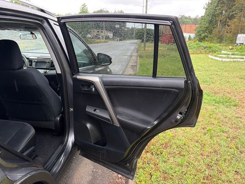 Used 2015 Toyota RAV4 XLE FWD image 12