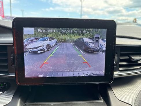 Used 2020 Ford Explorer XLT w/ Equipment Group 202A AWD/4WD image 27