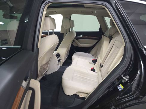 Used 2023 Audi Q5 2.0T Premium w/ Convenience Package image 12