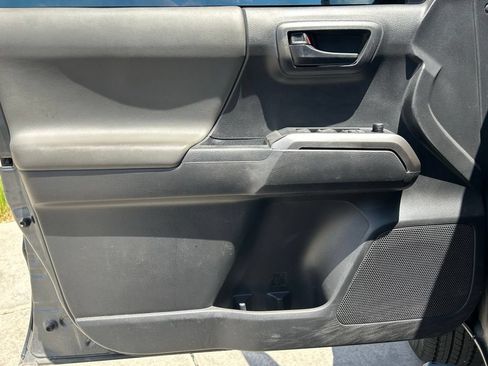 Used 2022 Toyota Tacoma SR5 AWD/4WD image 12