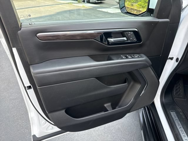 Certified 2025 Chevrolet Suburban LT AWD/4WD image 13