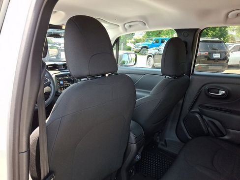Certified 2022 Jeep Renegade Latitude w/ Convenience Group AWD/4WD image 21