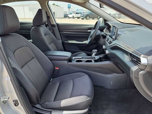 Used 2024 Nissan Altima 2.5 SV FWD image 18