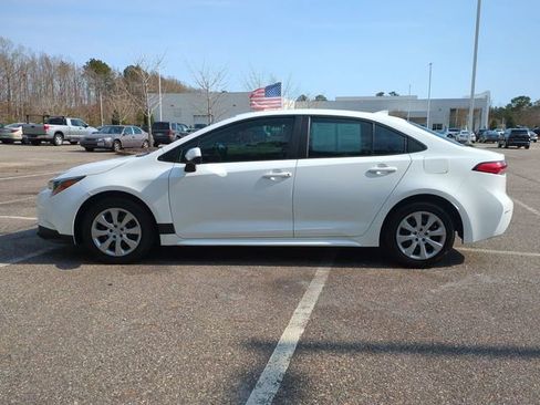 Used 2022 Toyota Corolla LE image 7