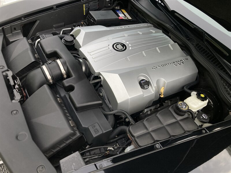 Used 2009 Cadillac XLR RWD image 32